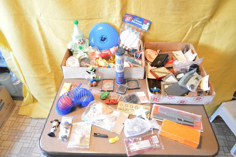 lot 1503 image: Old School Knick Knacks & Trinkets - Fun lot