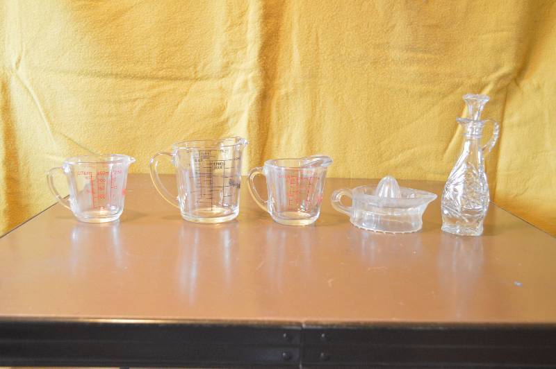 lot 1504 image: Mixed lot - 3 measuring cups, juicer, syrup canister