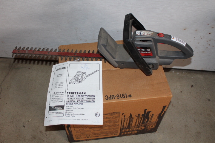 lot 1368 image: Craftsman 18 Bushwacker Hedge Trimmer
