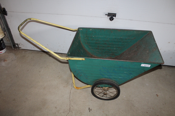 lot 1371 image: Yard Cart