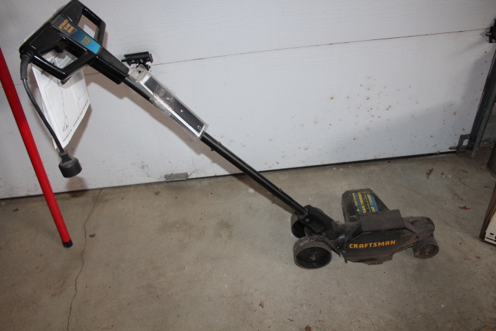 lot 1373 image: Craftsman Edger  Trimmer with Extra Blade