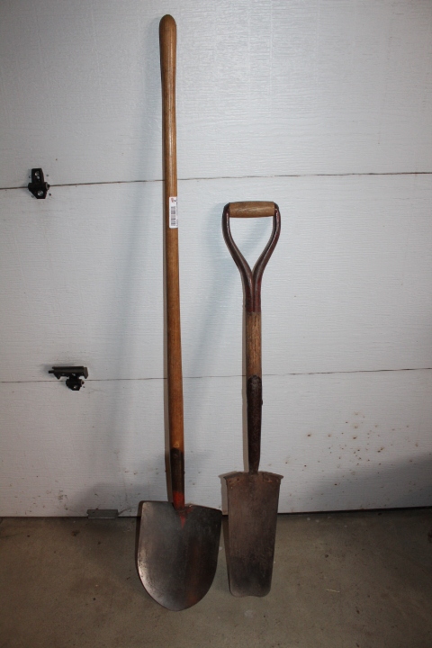 lot 1379 image: 2 Shovels - Round and Spade