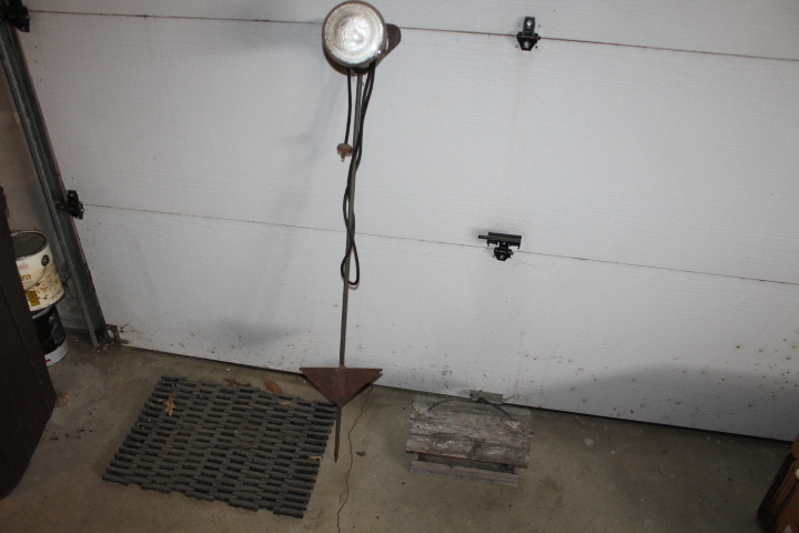 lot 1383 image: Birdhouse, Yard Spotlight, and Mat