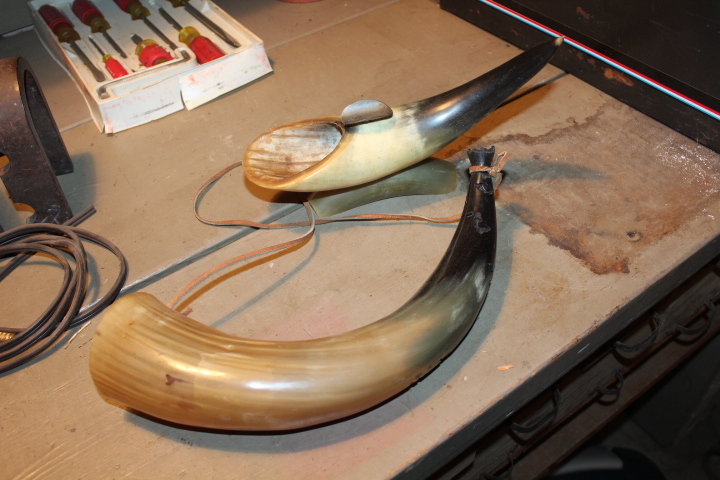 lot 1385 image: Powder Horn and Horn on Base
