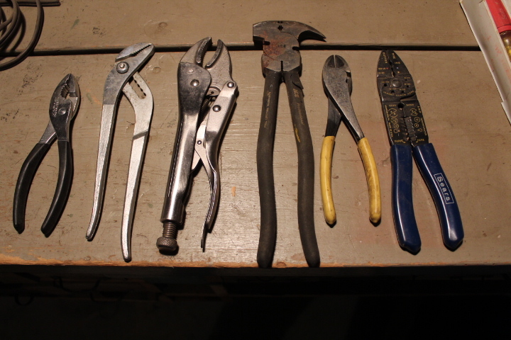lot 1388 image: Lot of 6 Assorted Pliers