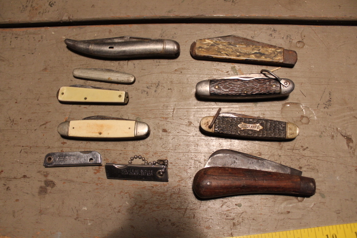 lot 1392 image: Lot of 10 Pocket Knives