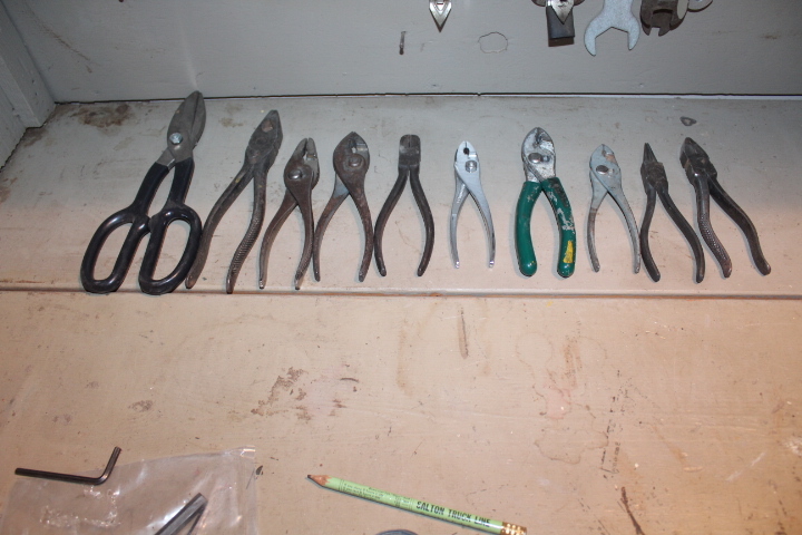 lot 1393 image: Lot of 10 Pliers and Snips