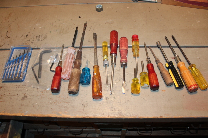 lot 1394 image: Lot of Screwdrivers including Precision Set