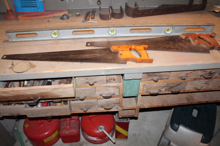 lot 1402 image: 48 Level and 2 Saws