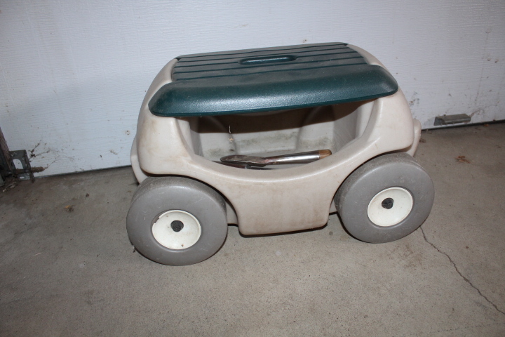 lot 1418 image: Step 2 Garden Seat