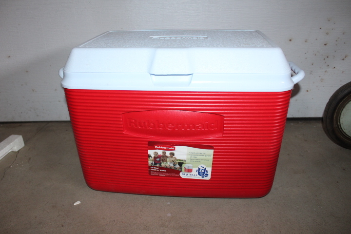 lot 1429 image: Rubbermaid 48 Quart Cooler