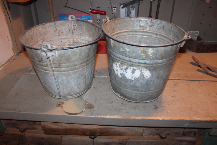 lot 1432 image: 2 Galvanized Buckets