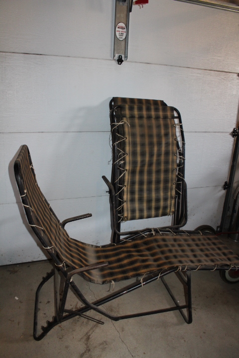 lot 1443 image: 2 Folding Lounge Chairs - Both Need Retied