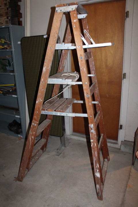 lot 1444 image: Wooden Step Ladder