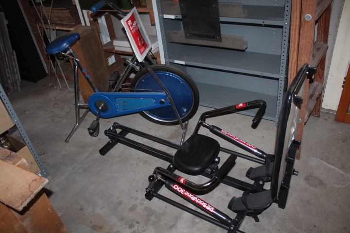 lot 1449 image: 2 Pieces Exercise Equipment - Stationary Bike and Row Machine