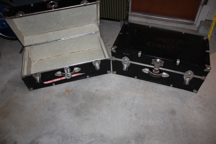 lot 1463 image: 2 Trunks - 1 is Locked Shut