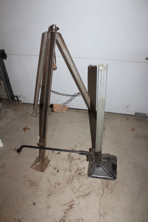 lot 1464 image: 2 Jacks