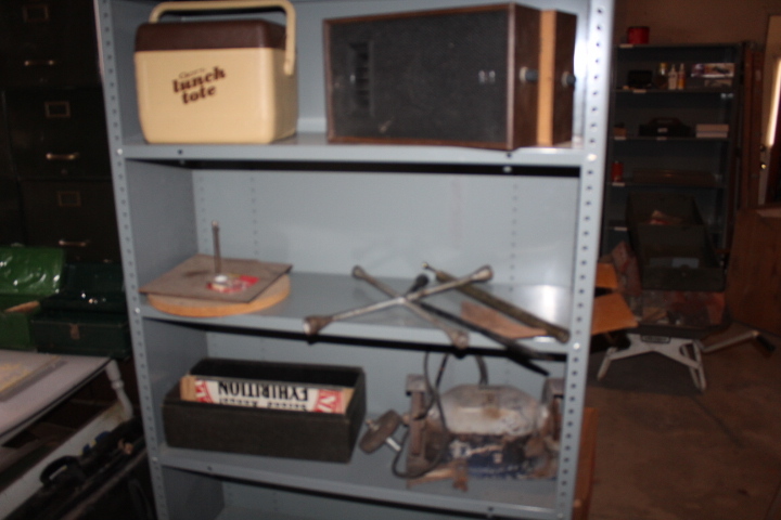 lot 1465 image: Contents of 3 Shelves - Grinder (Missing End of Cord), 4-way and Speakers