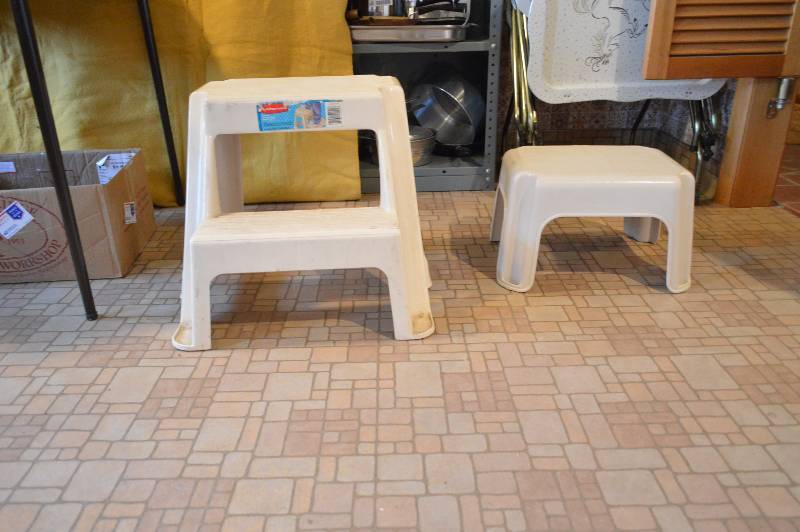 lot 1508 image: 2 step stools