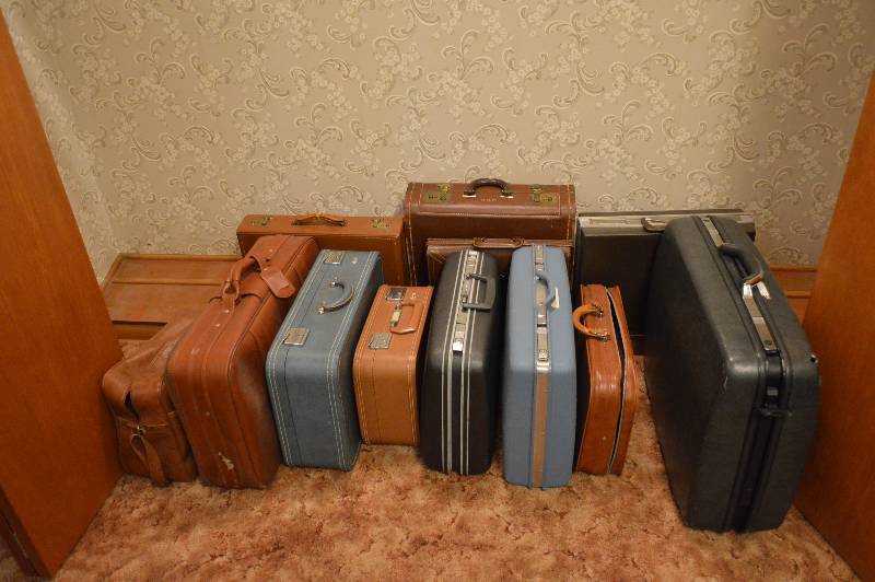 lot 1514 image: Lot of misc. luggage