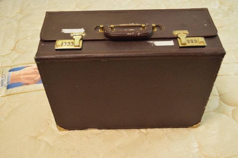 lot 1515 image: Catalog Case