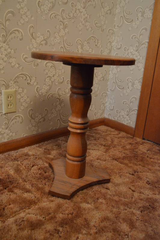 lot 1517 image: Planter Stand