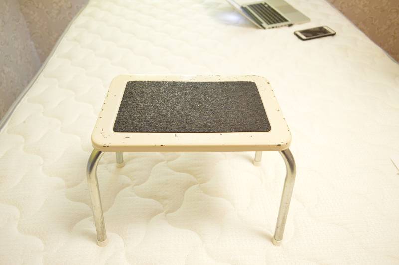 lot 1519 image: Mini StoolPlant Stand