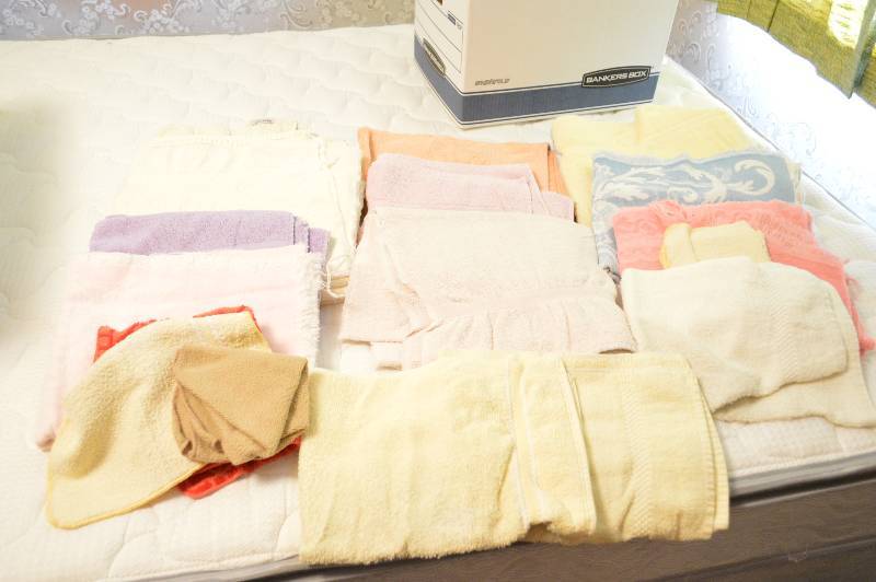 lot 1524 image: Lots of misc. towels & washcloths