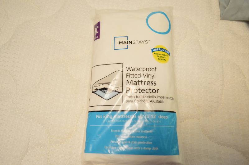 lot 1527 image: King Size Vinyl Mattress Protector NEWUNUSED