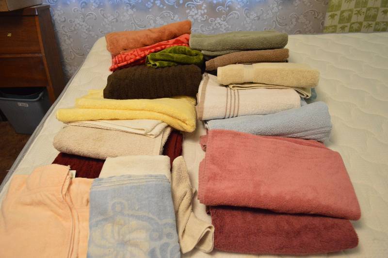 lot 1541 image: Misc. Lot Bath Towels