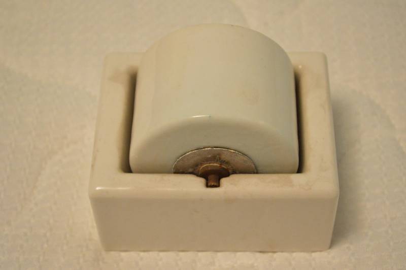 lot 1543 image: Ceramic Stamp & Envelope Wetter