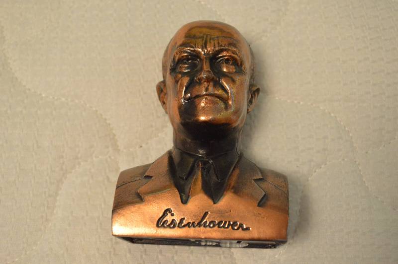 lot 1545 image: Eisenhower bust Bank No key