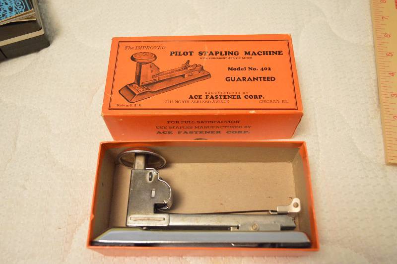 lot 1549 image: Vintage Stapling Machine in original box