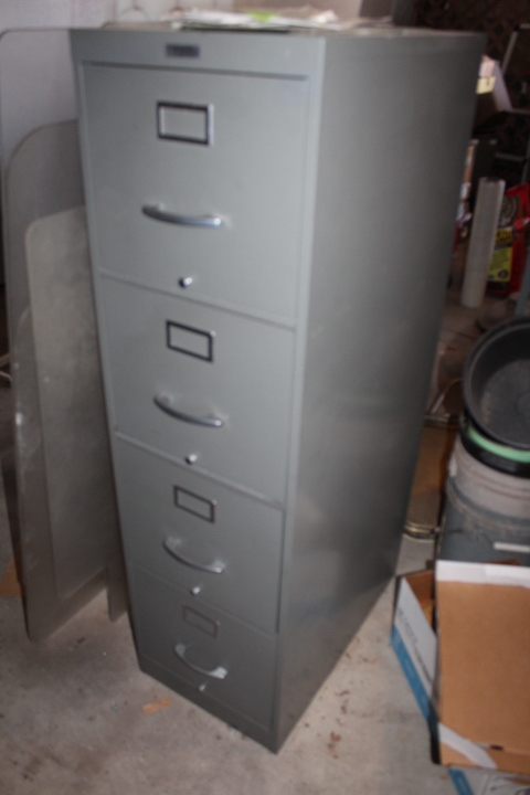 lot 1470 image: 4 Drawer File Cabinet