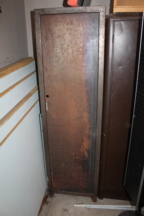 lot 1615 image: Metal Cabinet - 19x22x67 tall