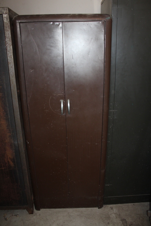 lot 1620 image: 2 Door Metal Cabinet - 26x20x65.5 tall