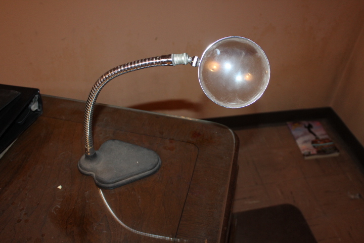 lot 1743 image: Flexible Magnifying Glass