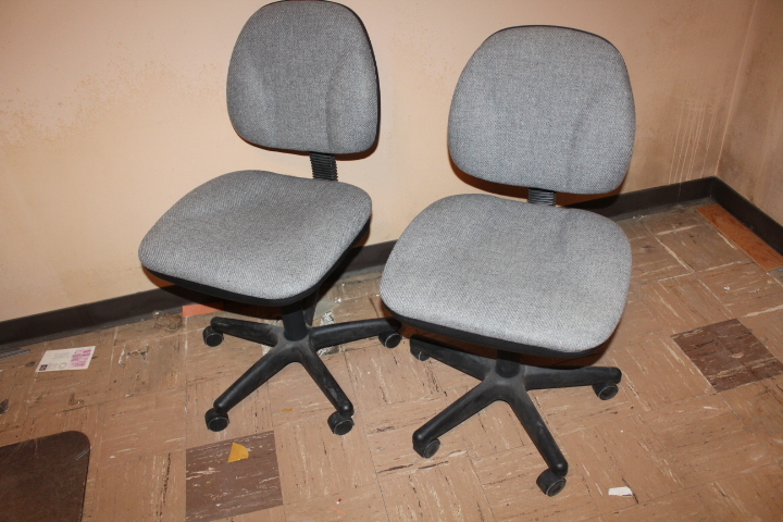 lot 1748 image: 2 Steno Office Chairs