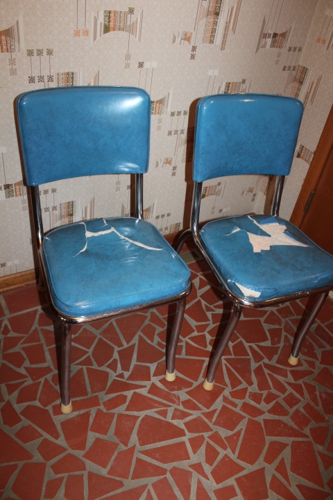lot 1791 image: 2 blue chairs - retro (need TLC)