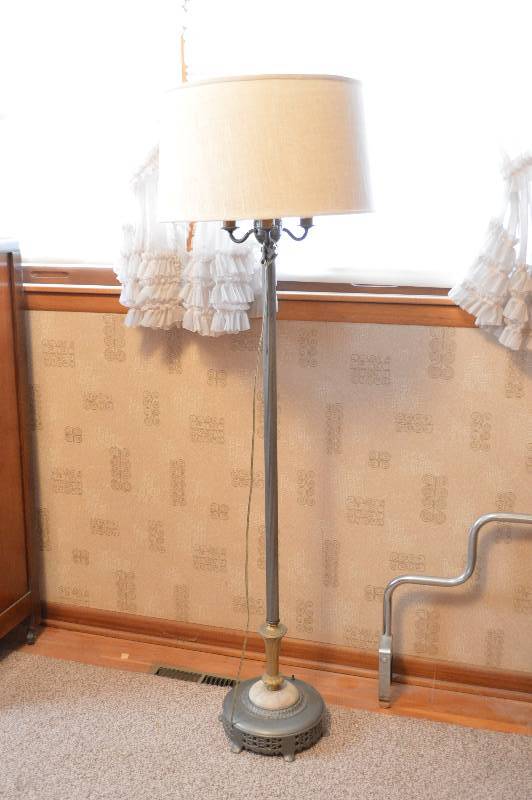 lot 1568 image: Vintage style Floor Lamp w Shade