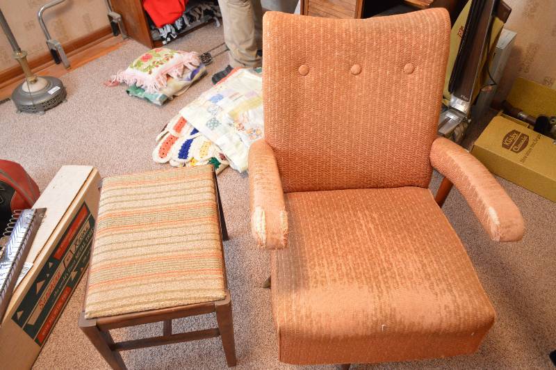 lot 1572 image: 2 pieces of vintage furniture - Mid-century Swivel rocker (needs reupholstered) & Vanity bench