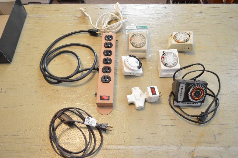 lot 1588 image: Extensions cords & vintage timers
