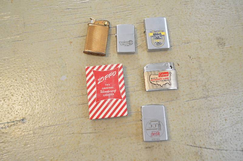 lot 1590 image: Vintage lighters - 1 Zippo