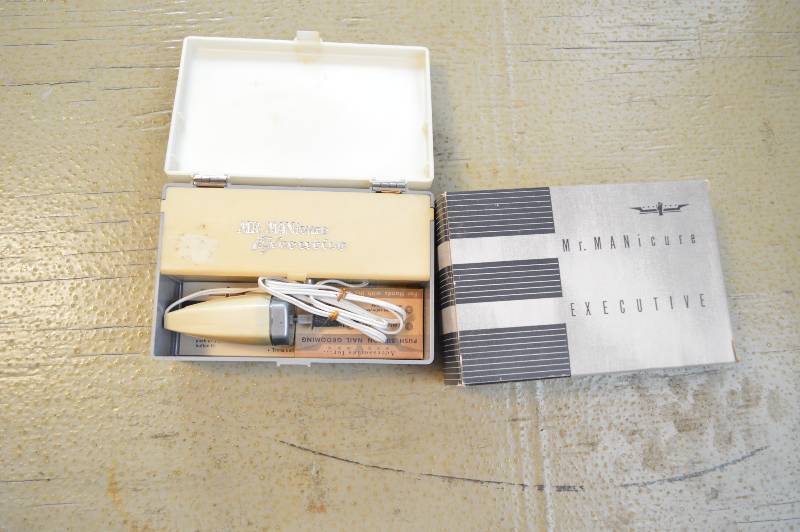 lot 1592 image: Mr. Manicure Executive set