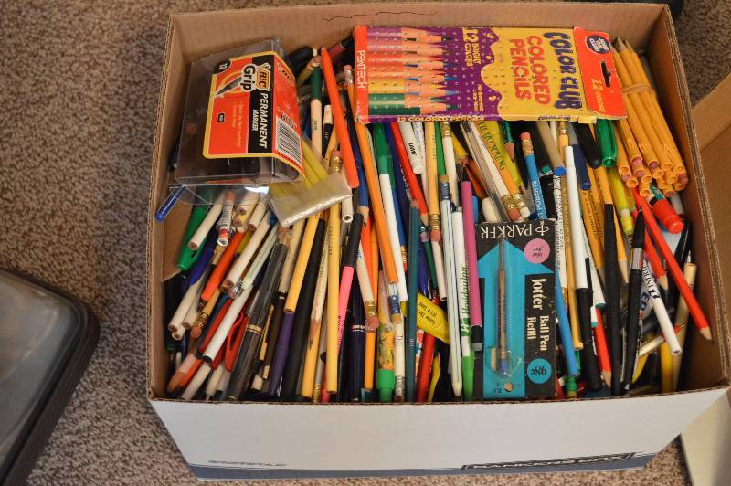 lot 1598 image: Pens and pencils Large lot