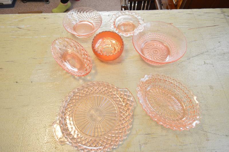 lot 1637 image: 7 rose-colored dishes