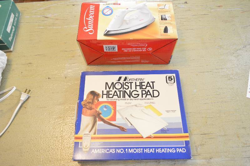lot 1641 image: Iron & Heating Pad