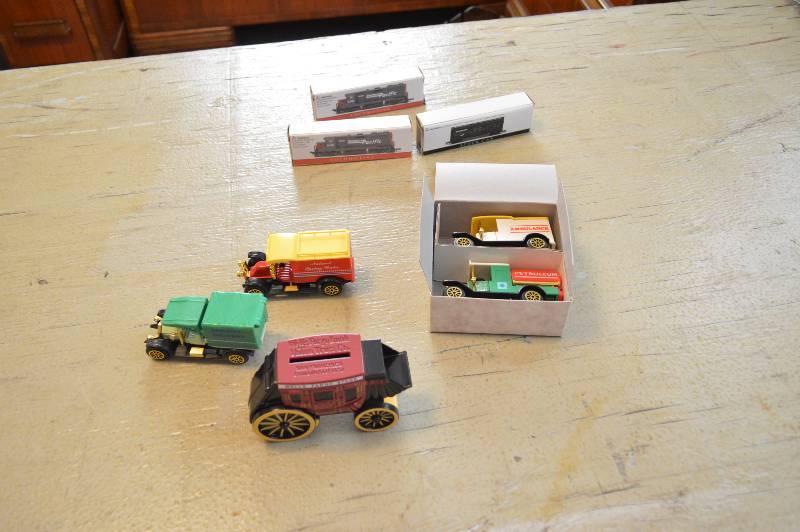 lot 1643 image: Collectible Locomotives & Trucks