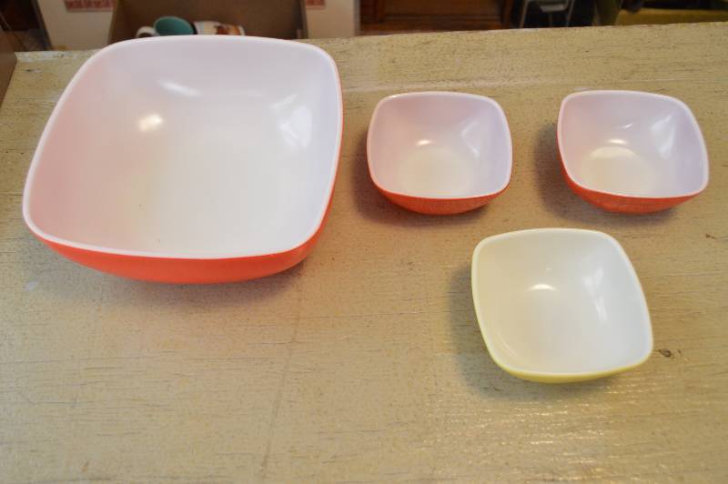 lot 1651 image: Bowls (Pyrex) - 4 pieces