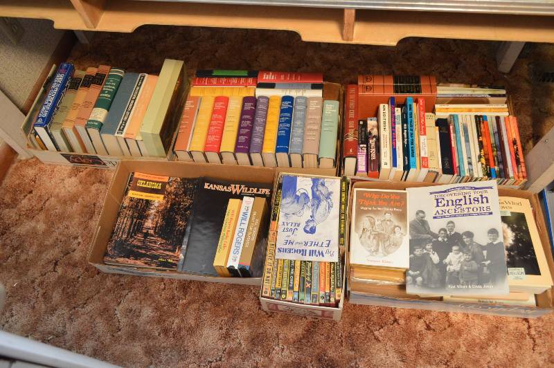 lot 1665 image: Assorted books